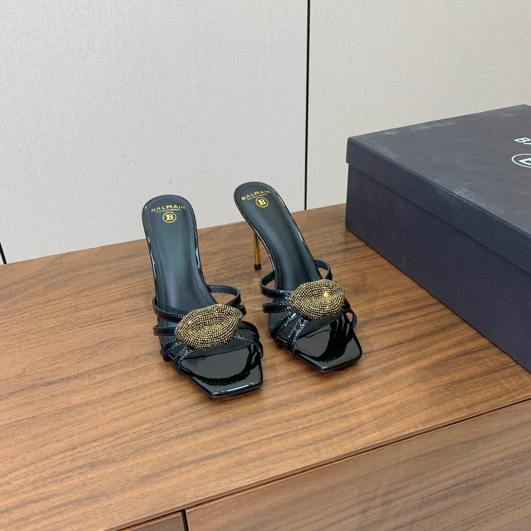 【Bal*ain】钻扣鱼嘴高跟拖鞋。愈发別致出众，无敌气场、无敌好看。鞋面漆皮，牛皮垫脚。意大利进口真皮