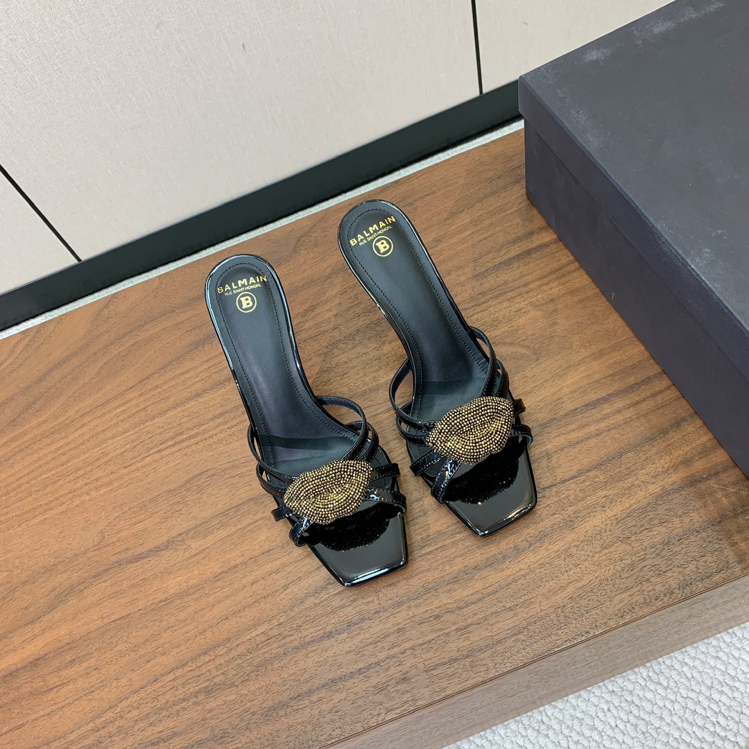 【Bal*ain】钻扣鱼嘴高跟拖鞋。愈发別致出众，无敌气场、无敌好看。鞋面漆皮，牛皮垫脚。意大利进口真皮