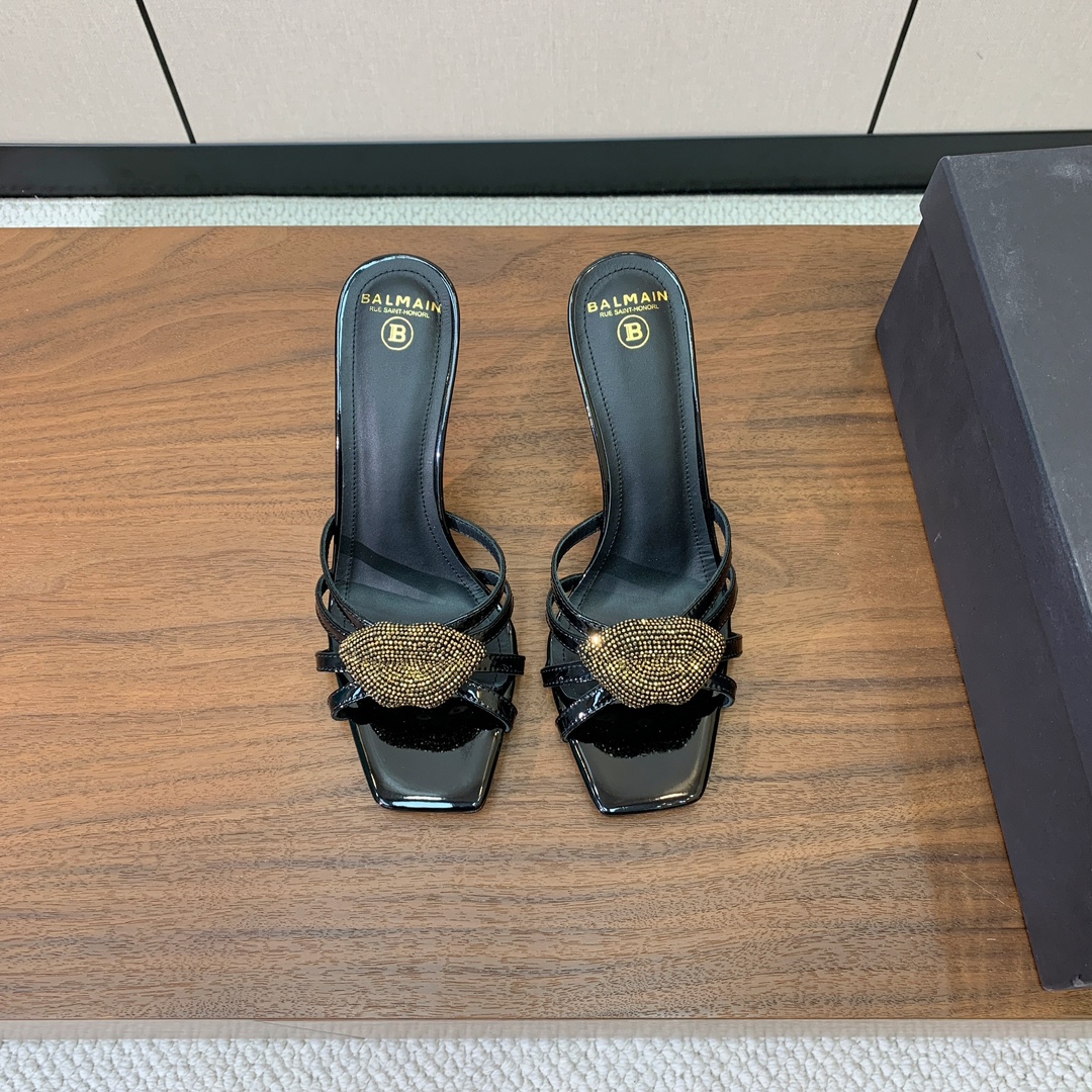 【Bal*ain】钻扣鱼嘴高跟拖鞋。愈发別致出众，无敌气场、无敌好看。鞋面漆皮，牛皮垫脚。意大利进口真皮