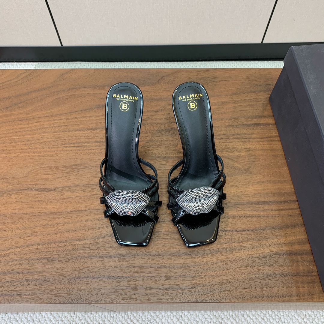 【Bal*ain】钻扣鱼嘴高跟拖鞋。愈发別致出众，无敌气场、无敌好看。鞋面漆皮，牛皮垫脚。意大利进口真皮