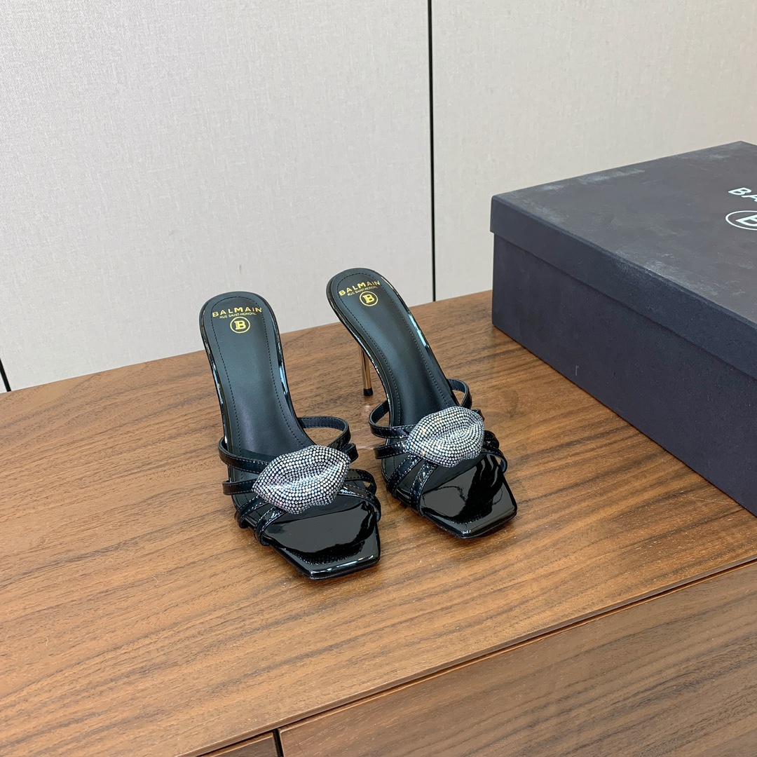 【Bal*ain】钻扣鱼嘴高跟拖鞋。愈发別致出众，无敌气场、无敌好看。鞋面漆皮，牛皮垫脚。意大利进口真皮