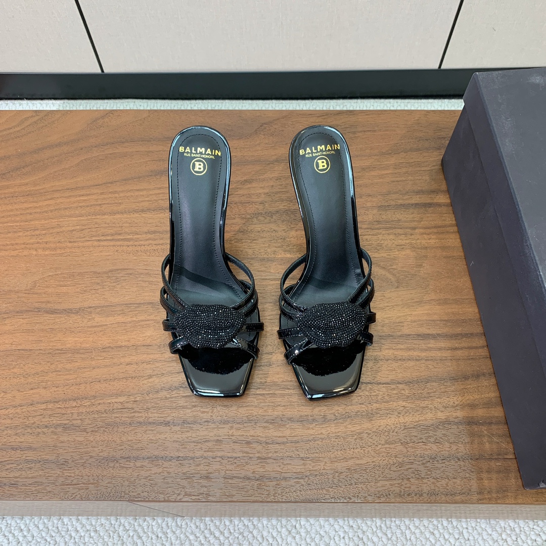 【Bal*ain】钻扣鱼嘴高跟拖鞋。愈发別致出众，无敌气场、无敌好看。鞋面漆皮，牛皮垫脚。意大利进口真皮