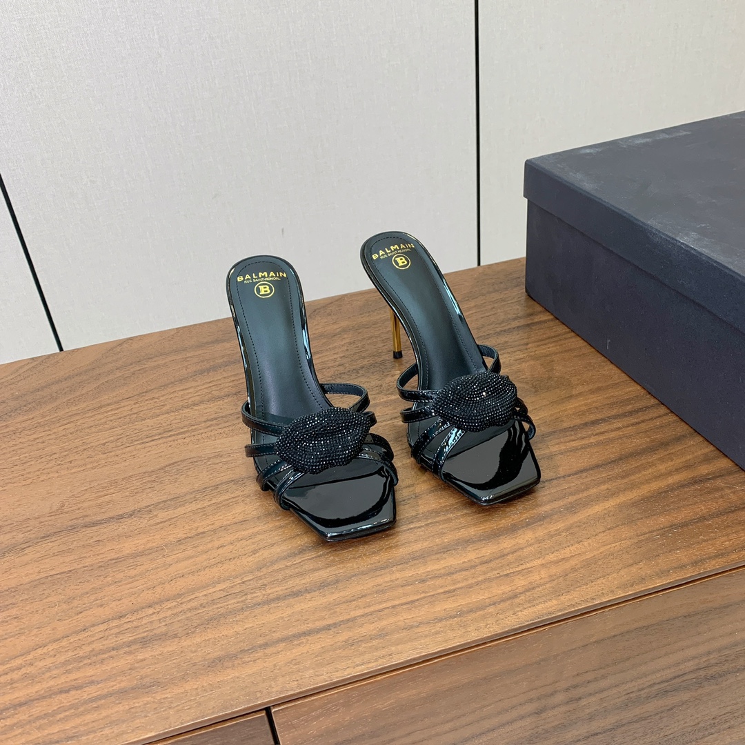 【Bal*ain】钻扣鱼嘴高跟拖鞋。愈发別致出众，无敌气场、无敌好看。鞋面漆皮，牛皮垫脚。意大利进口真皮