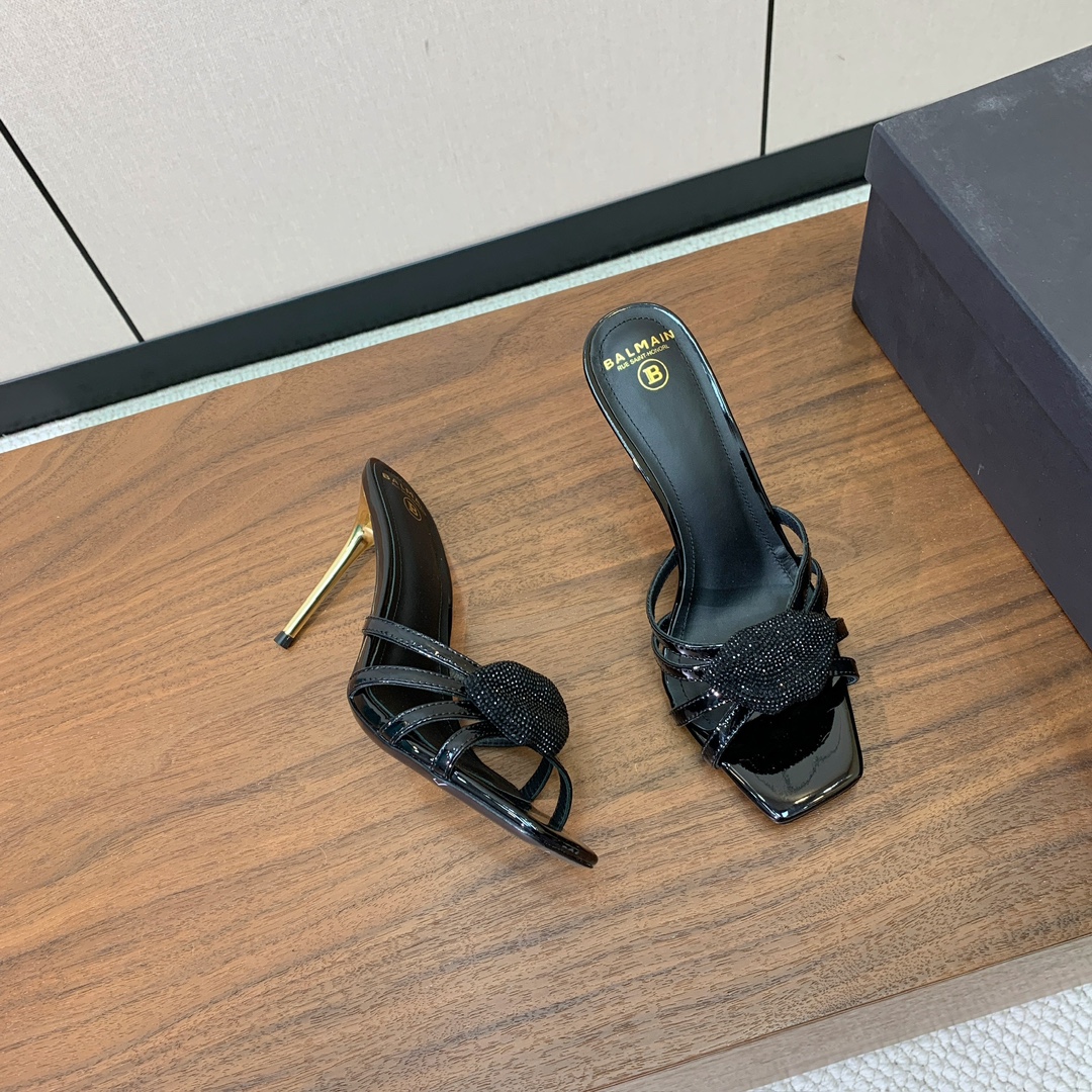 【Bal*ain】钻扣鱼嘴高跟拖鞋。愈发別致出众，无敌气场、无敌好看。鞋面漆皮，牛皮垫脚。意大利进口真皮