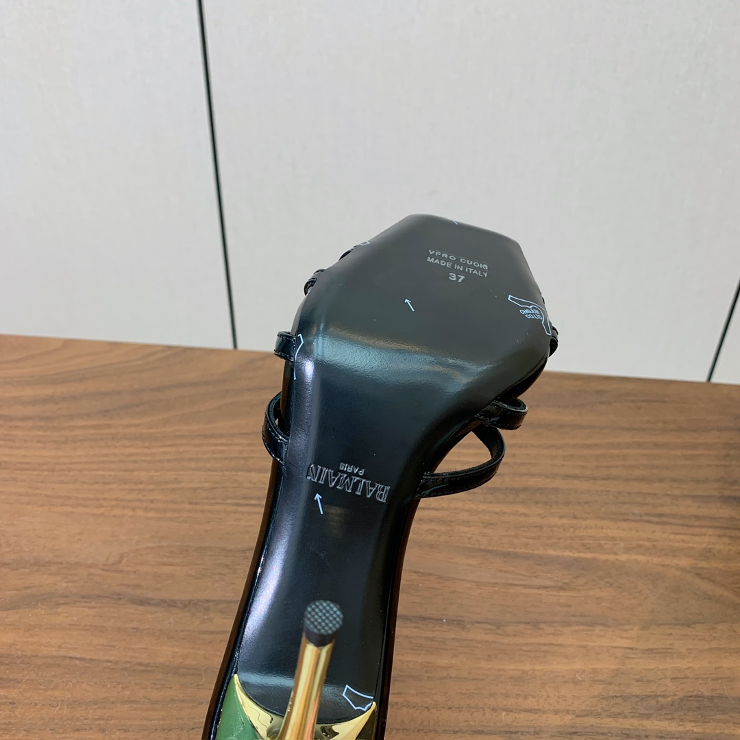 【Bal*ain】钻扣鱼嘴高跟拖鞋。愈发別致出众，无敌气场、无敌好看。鞋面漆皮，牛皮垫脚。意大利进口真皮