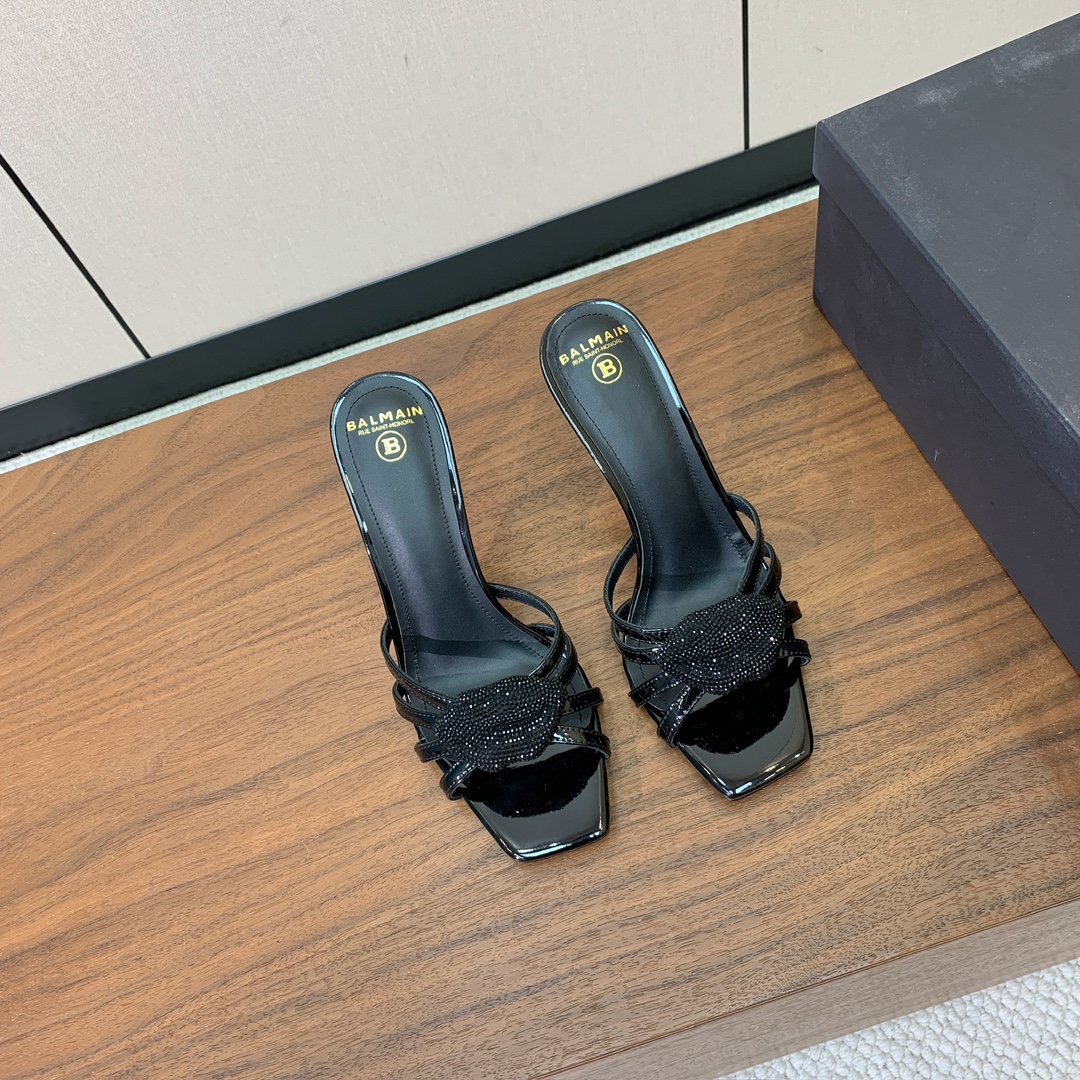 【Bal*ain】钻扣鱼嘴高跟拖鞋。愈发別致出众，无敌气场、无敌好看。鞋面漆皮，牛皮垫脚。意大利进口真皮