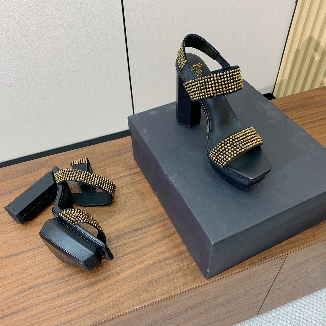 【Bal*ain】水台烫钻凉鞋。愈发別致出众，无敌气场、无敌好看。鞋面羊京➕进口捷克钻。牛皮垫脚。真皮大