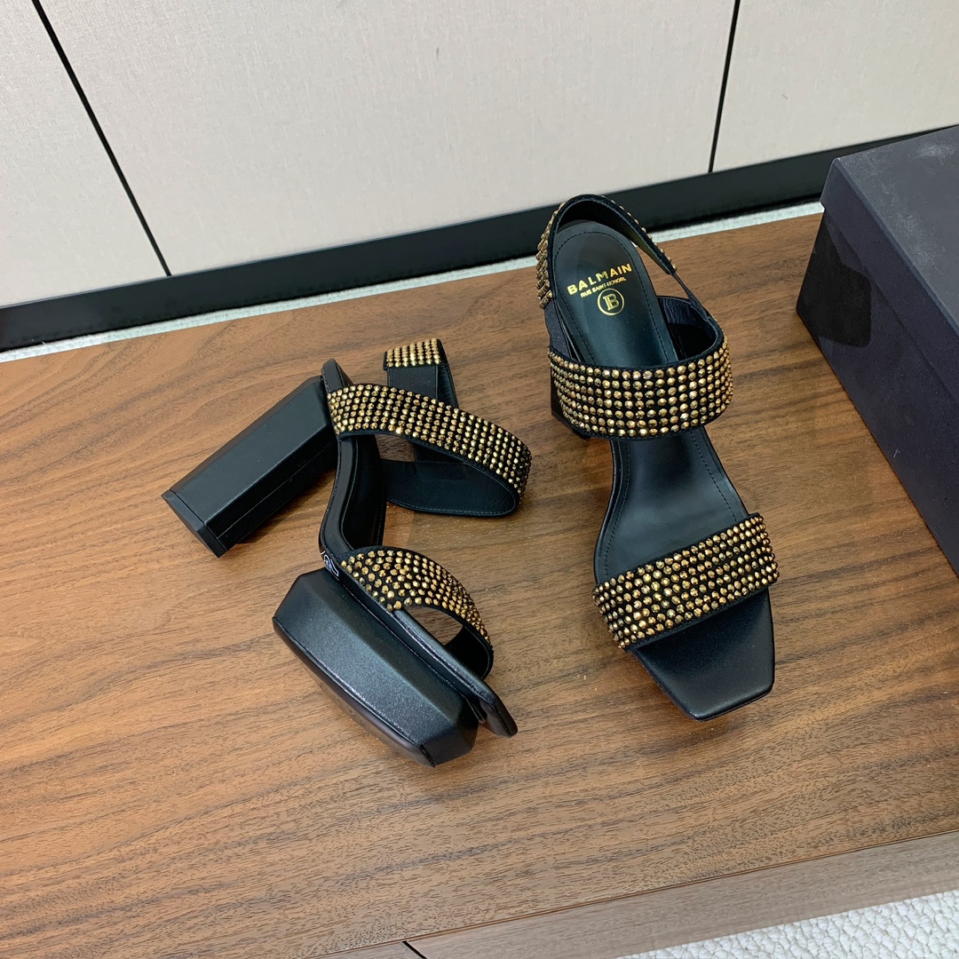 【Bal*ain】水台烫钻凉鞋。愈发別致出众，无敌气场、无敌好看。鞋面羊京➕进口捷克钻。牛皮垫脚。真皮大