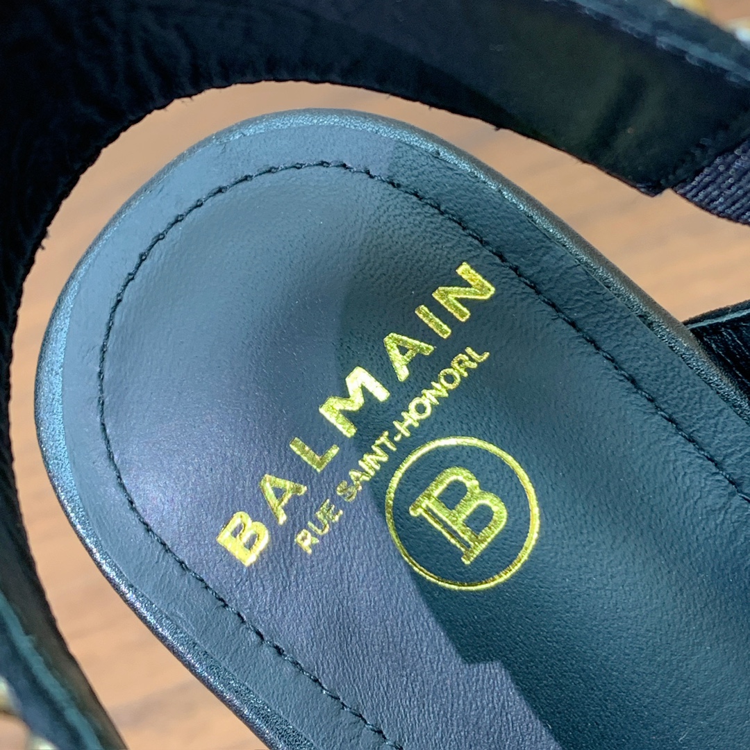 【Bal*ain】水台烫钻凉鞋。愈发別致出众，无敌气场、无敌好看。鞋面羊京➕进口捷克钻。牛皮垫脚。真皮大