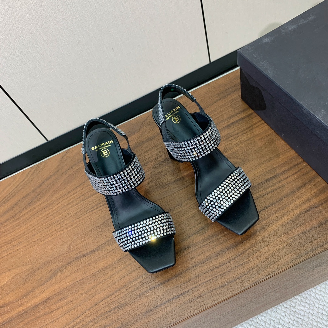 【Bal*ain】水台烫钻凉鞋。愈发別致出众，无敌气场、无敌好看。鞋面羊京➕进口捷克钻。牛皮垫脚。真皮大