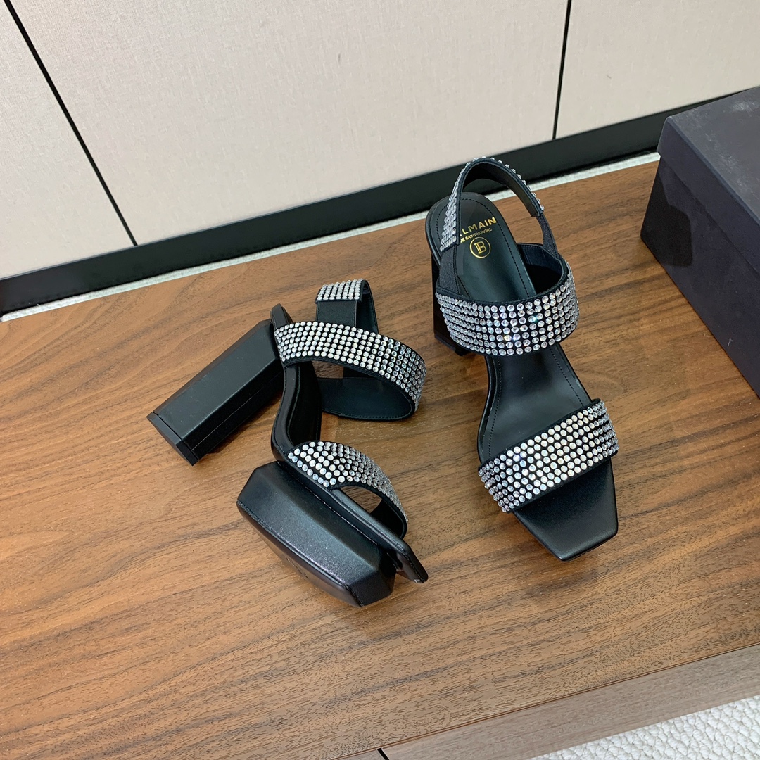 【Bal*ain】水台烫钻凉鞋。愈发別致出众，无敌气场、无敌好看。鞋面羊京➕进口捷克钻。牛皮垫脚。真皮大