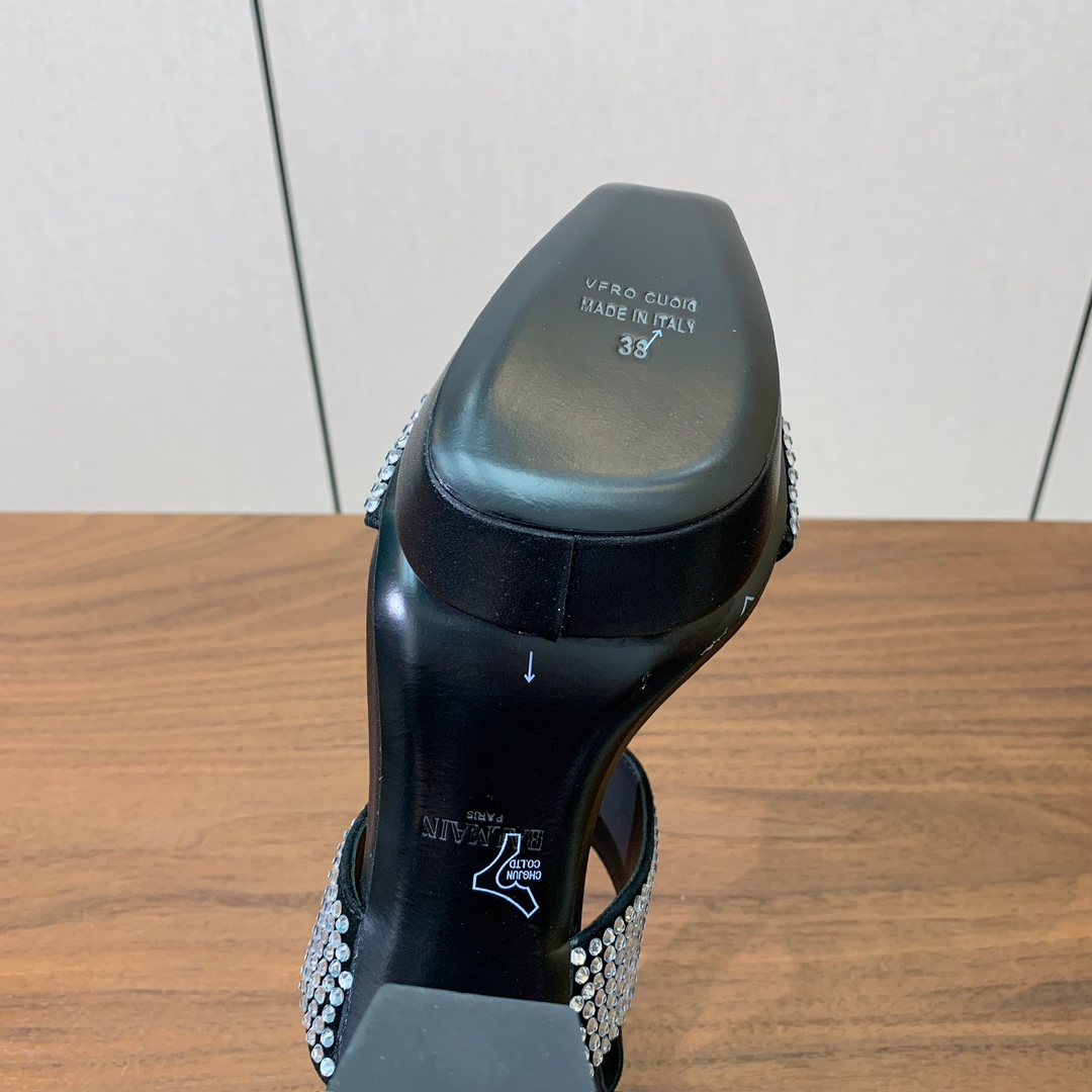 【Bal*ain】水台烫钻凉鞋。愈发別致出众，无敌气场、无敌好看。鞋面羊京➕进口捷克钻。牛皮垫脚。真皮大