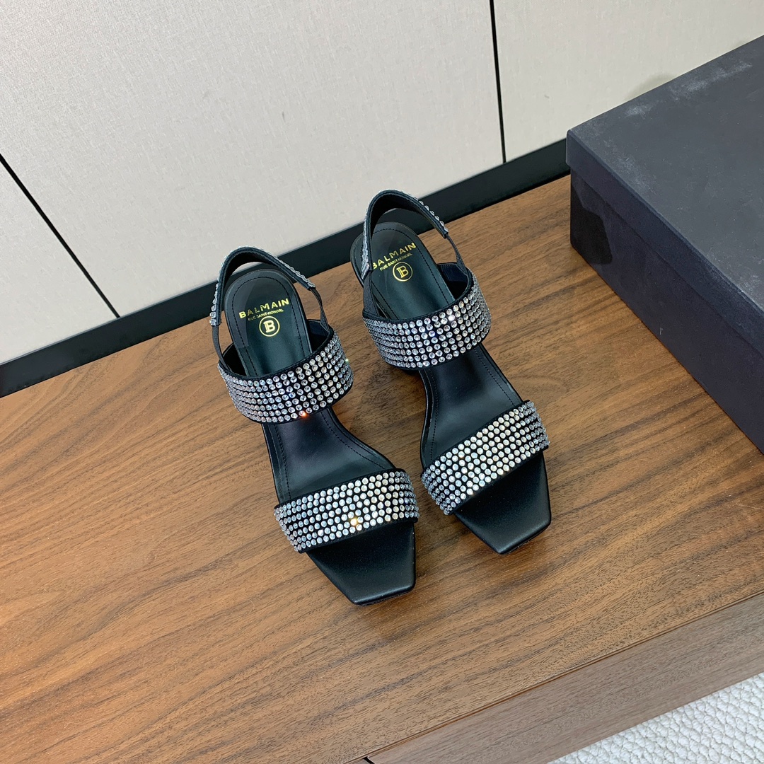 【Bal*ain】水台烫钻凉鞋。愈发別致出众，无敌气场、无敌好看。鞋面羊京➕进口捷克钻。牛皮垫脚。真皮大
