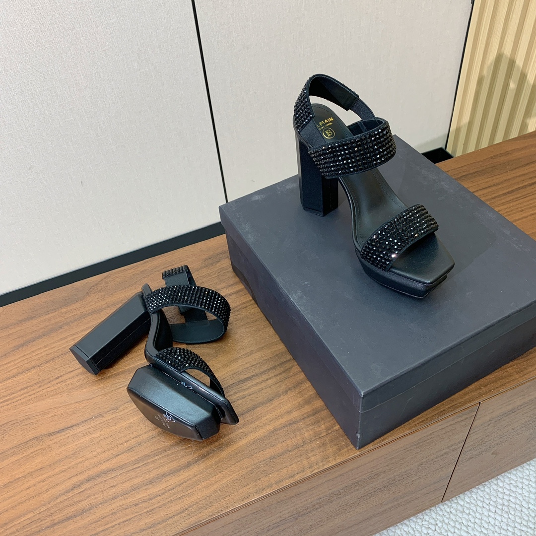 【Bal*ain】水台烫钻凉鞋。愈发別致出众，无敌气场、无敌好看。鞋面羊京➕进口捷克钻。牛皮垫脚。真皮大