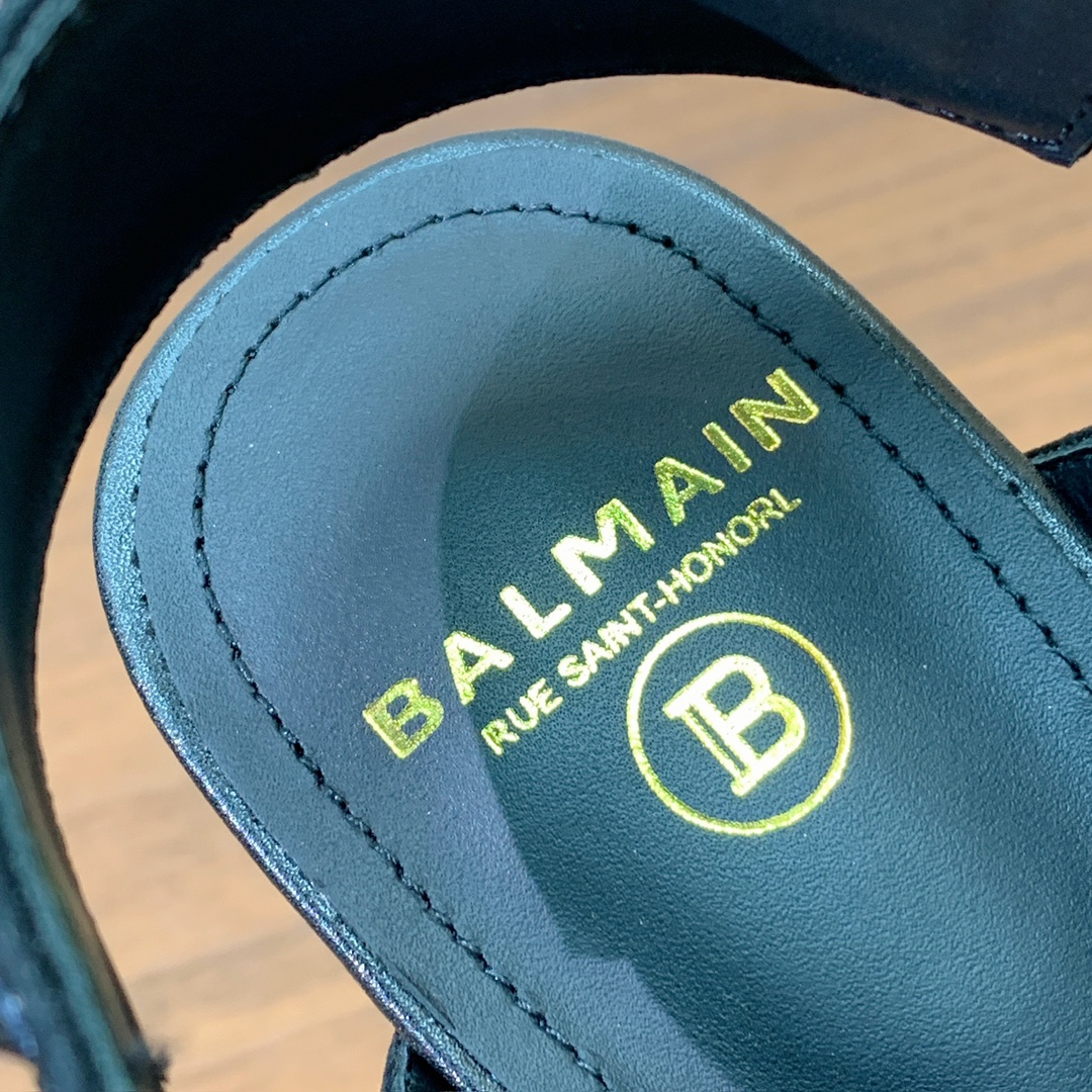 【Bal*ain】水台烫钻凉鞋。愈发別致出众，无敌气场、无敌好看。鞋面羊京➕进口捷克钻。牛皮垫脚。真皮大