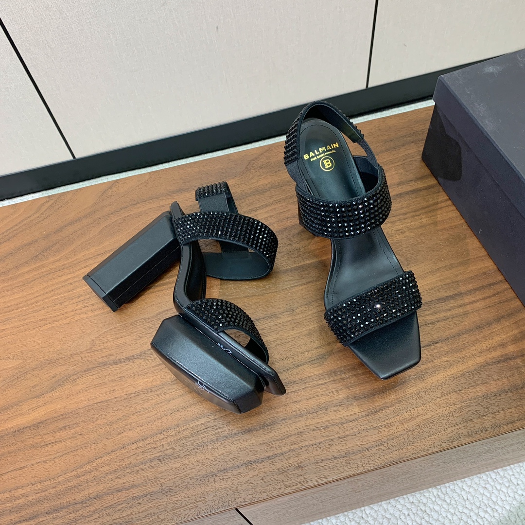 【Bal*ain】水台烫钻凉鞋。愈发別致出众，无敌气场、无敌好看。鞋面羊京➕进口捷克钻。牛皮垫脚。真皮大