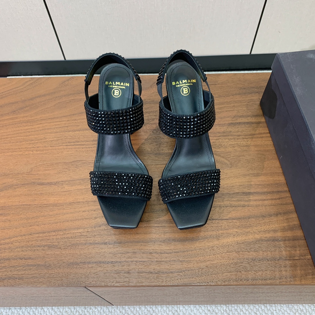 【Bal*ain】水台烫钻凉鞋。愈发別致出众，无敌气场、无敌好看。鞋面羊京➕进口捷克钻。牛皮垫脚。真皮大