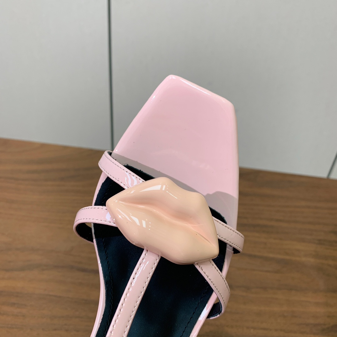 【Bal*ain】水台嘴唇凉鞋。愈发別致出众，无敌气场、无敌好看。鞋面漆皮，牛皮垫脚。真皮大底。跟高10