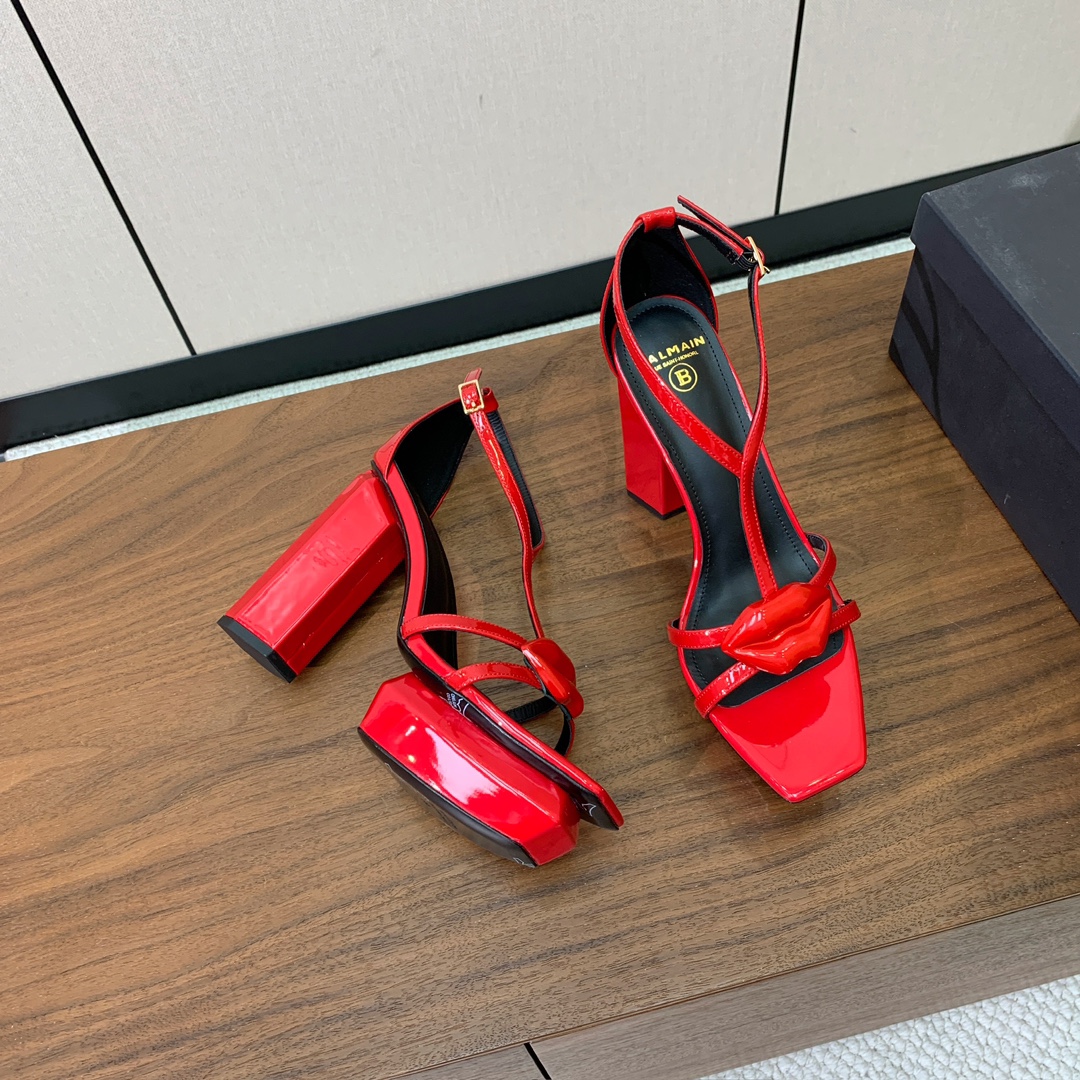 【Bal*ain】水台嘴唇凉鞋。愈发別致出众，无敌气场、无敌好看。鞋面漆皮，牛皮垫脚。真皮大底。跟高10