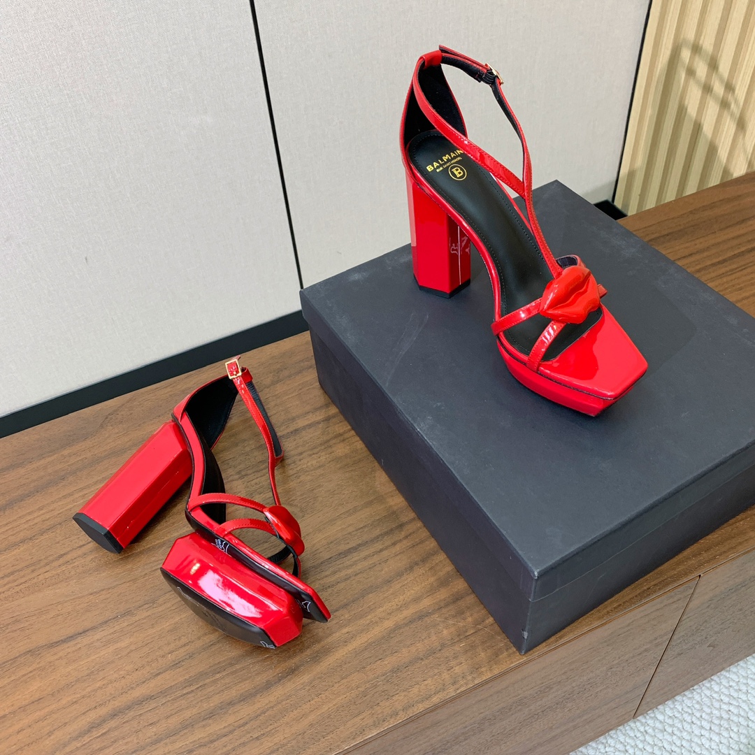 【Bal*ain】水台嘴唇凉鞋。愈发別致出众，无敌气场、无敌好看。鞋面漆皮，牛皮垫脚。真皮大底。跟高10