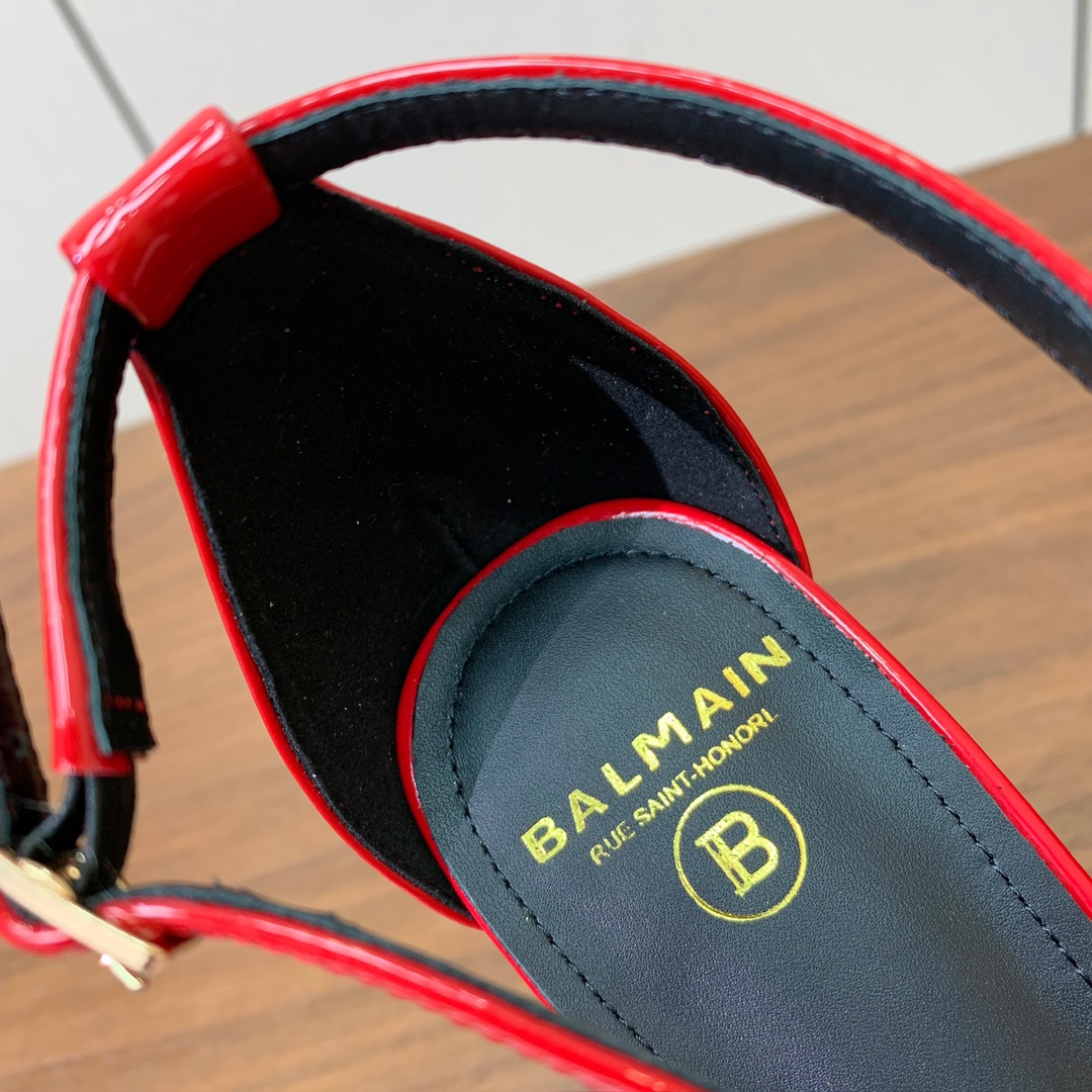 【Bal*ain】水台嘴唇凉鞋。愈发別致出众，无敌气场、无敌好看。鞋面漆皮，牛皮垫脚。真皮大底。跟高10