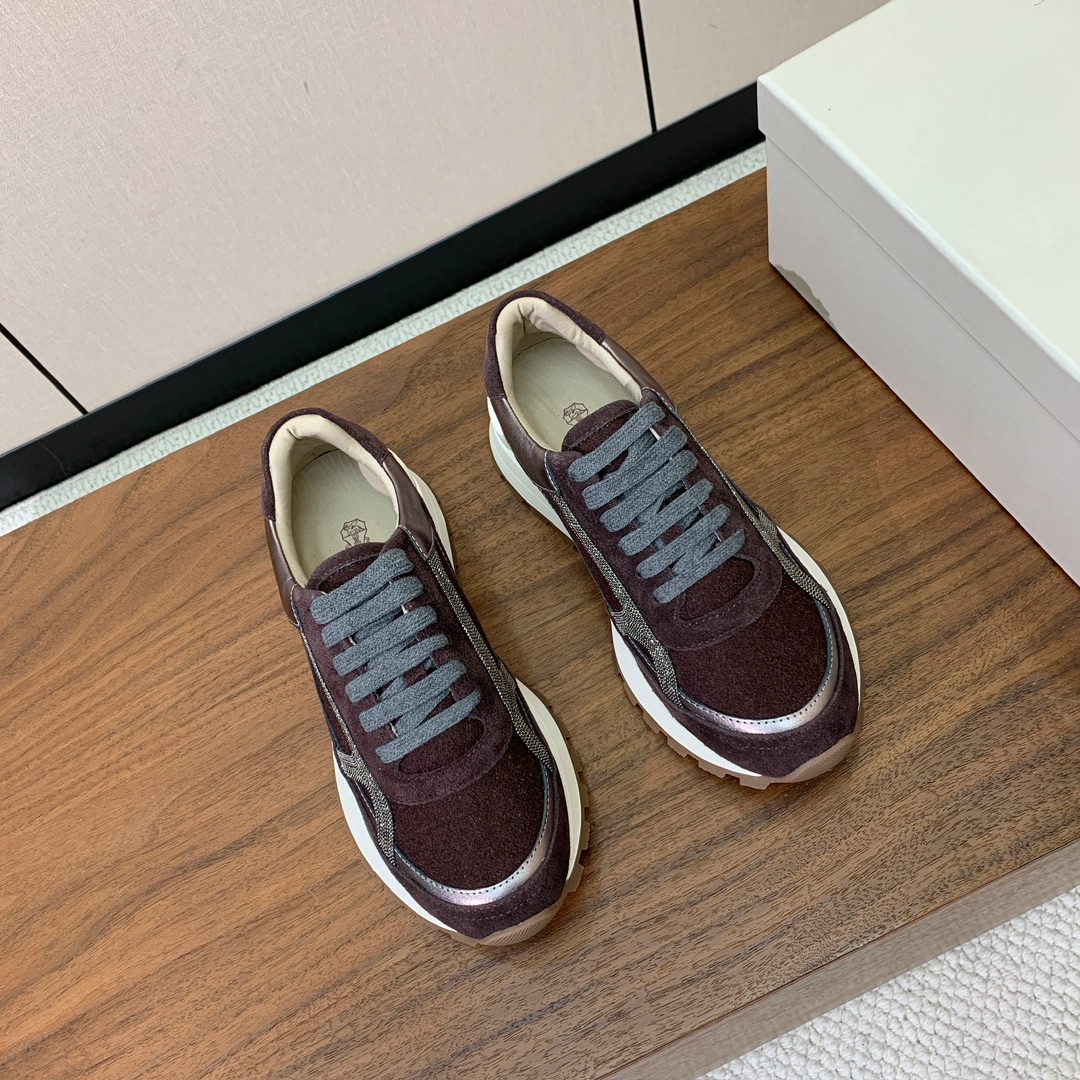 【Brunell* Cucinell*】休闲运动鞋。鞋面采用进口牛绒，牛皮。纯手工串联珠链配饰！内里垫脚