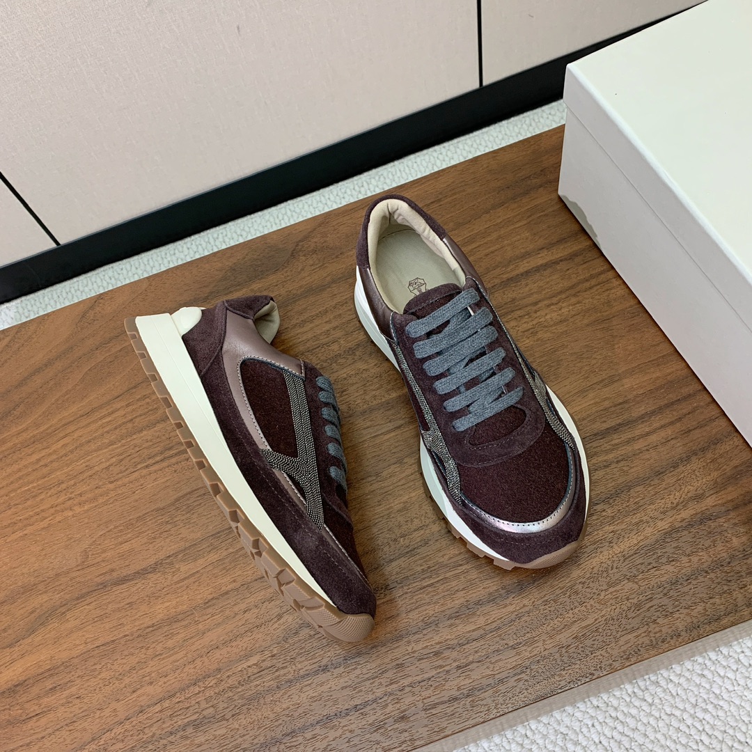 【Brunell* Cucinell*】休闲运动鞋。鞋面采用进口牛绒，牛皮。纯手工串联珠链配饰！内里垫脚