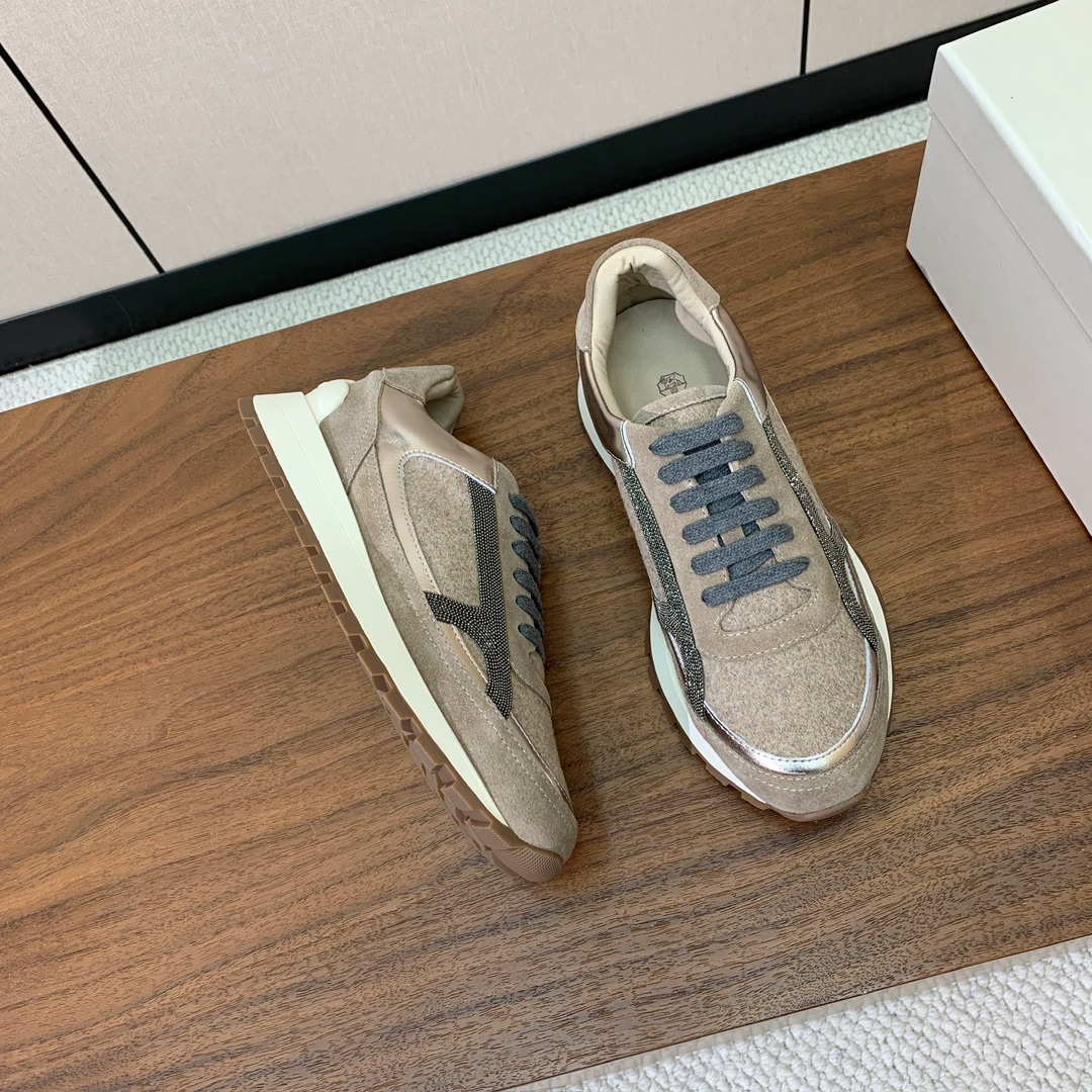 【Brunell* Cucinell*】休闲运动鞋。鞋面采用进口牛绒，牛皮。纯手工串联珠链配饰！内里垫脚