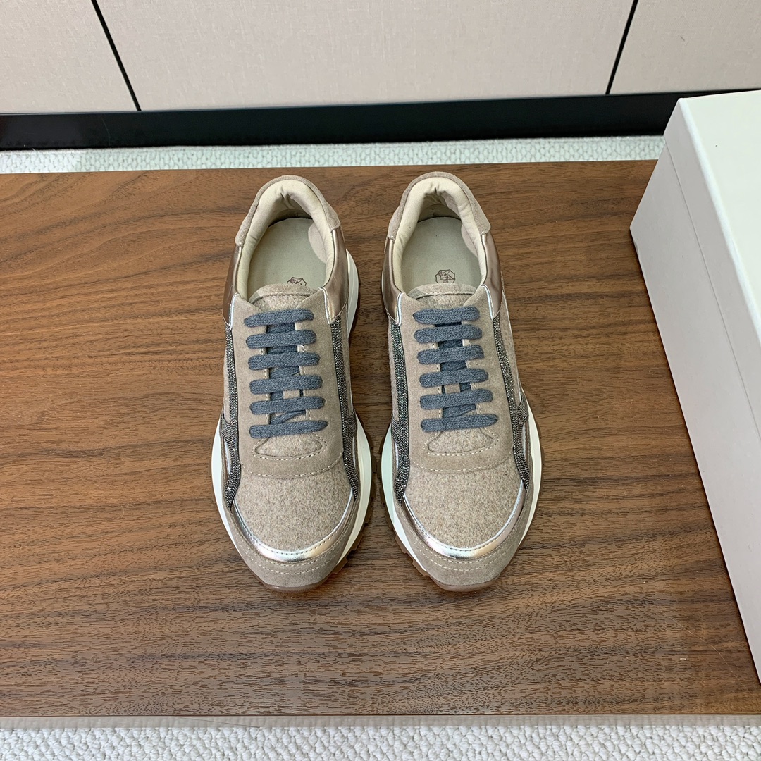 【Brunell* Cucinell*】休闲运动鞋。鞋面采用进口牛绒，牛皮。纯手工串联珠链配饰！内里垫脚