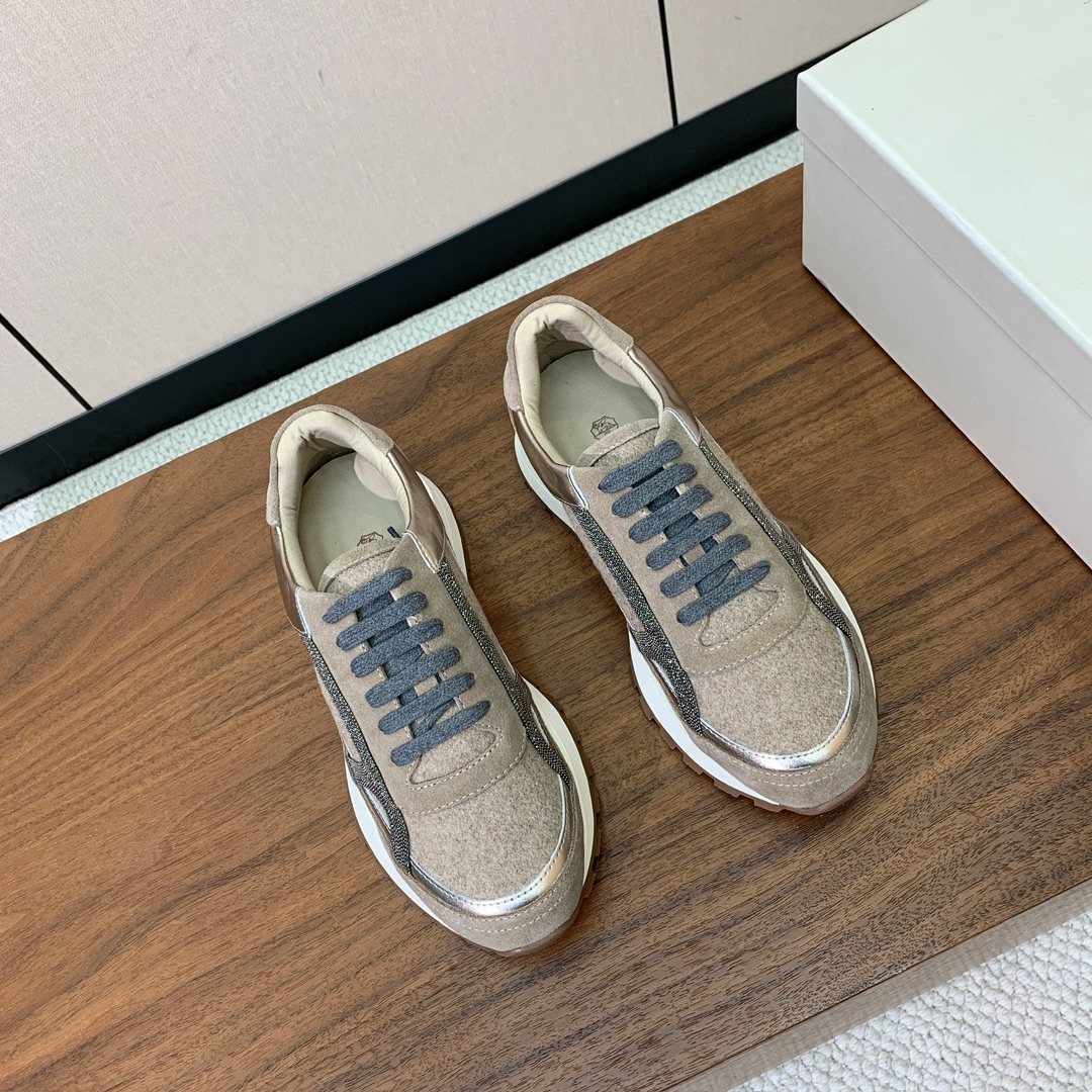 【Brunell* Cucinell*】休闲运动鞋。鞋面采用进口牛绒，牛皮。纯手工串联珠链配饰！内里垫脚