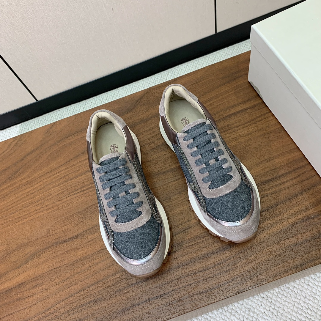 【Brunell* Cucinell*】休闲运动鞋。鞋面采用进口牛绒，牛皮。纯手工串联珠链配饰！内里垫脚