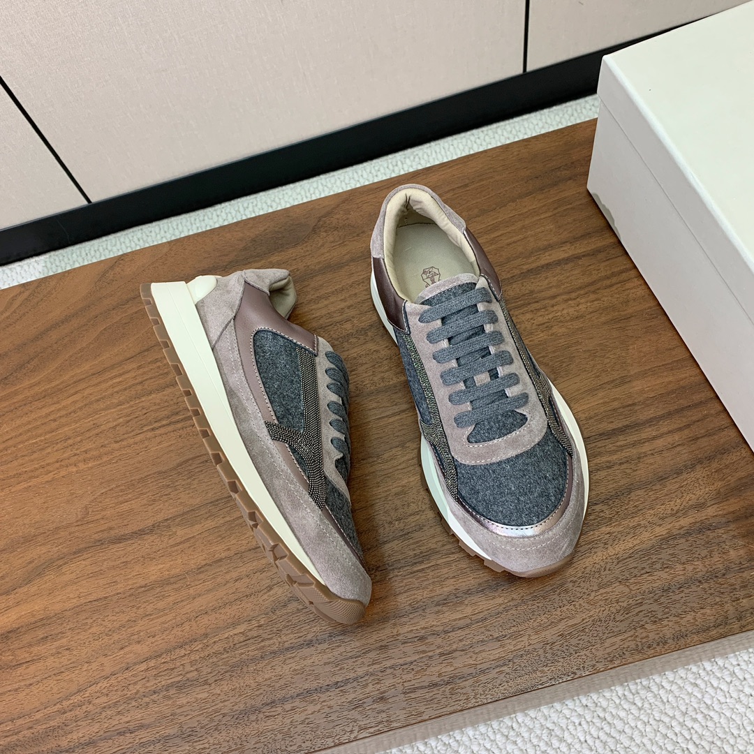 【Brunell* Cucinell*】休闲运动鞋。鞋面采用进口牛绒，牛皮。纯手工串联珠链配饰！内里垫脚