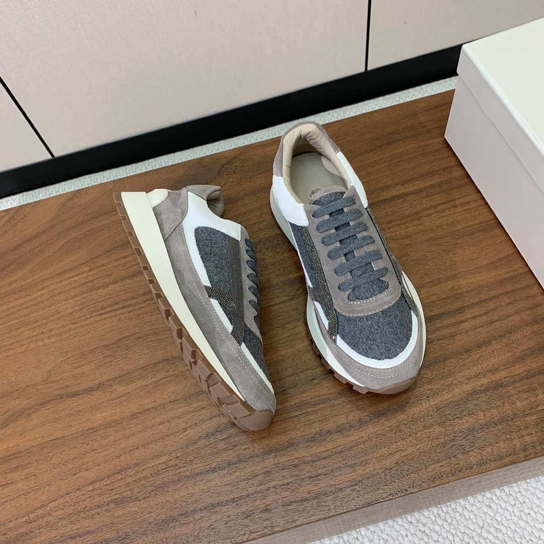 【Brunell* Cucinell*】休闲运动鞋。鞋面采用进口牛绒，牛皮。纯手工串联珠链配饰！内里垫脚