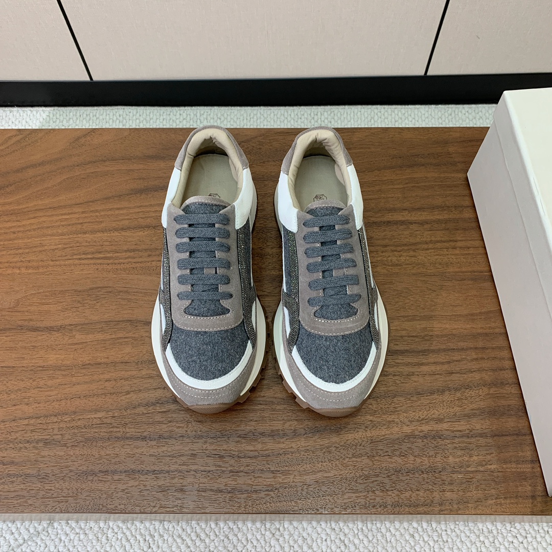 【Brunell* Cucinell*】休闲运动鞋。鞋面采用进口牛绒，牛皮。纯手工串联珠链配饰！内里垫脚