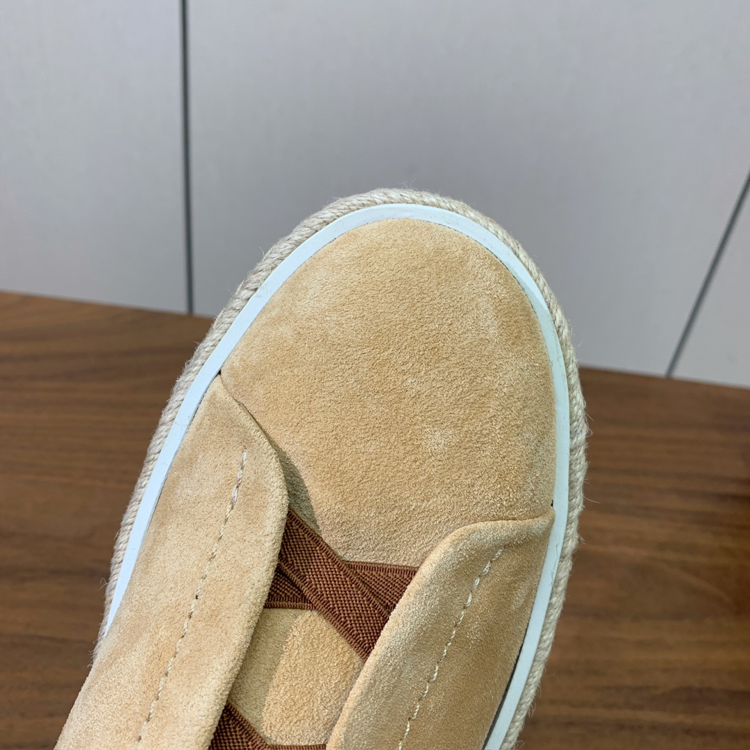 【Zegna】羊京麻绳底休闲鞋。饰有标志性三重交叉松紧细节，灵感源于三重手缝线迹造型，彰显了杰尼亚的悠久