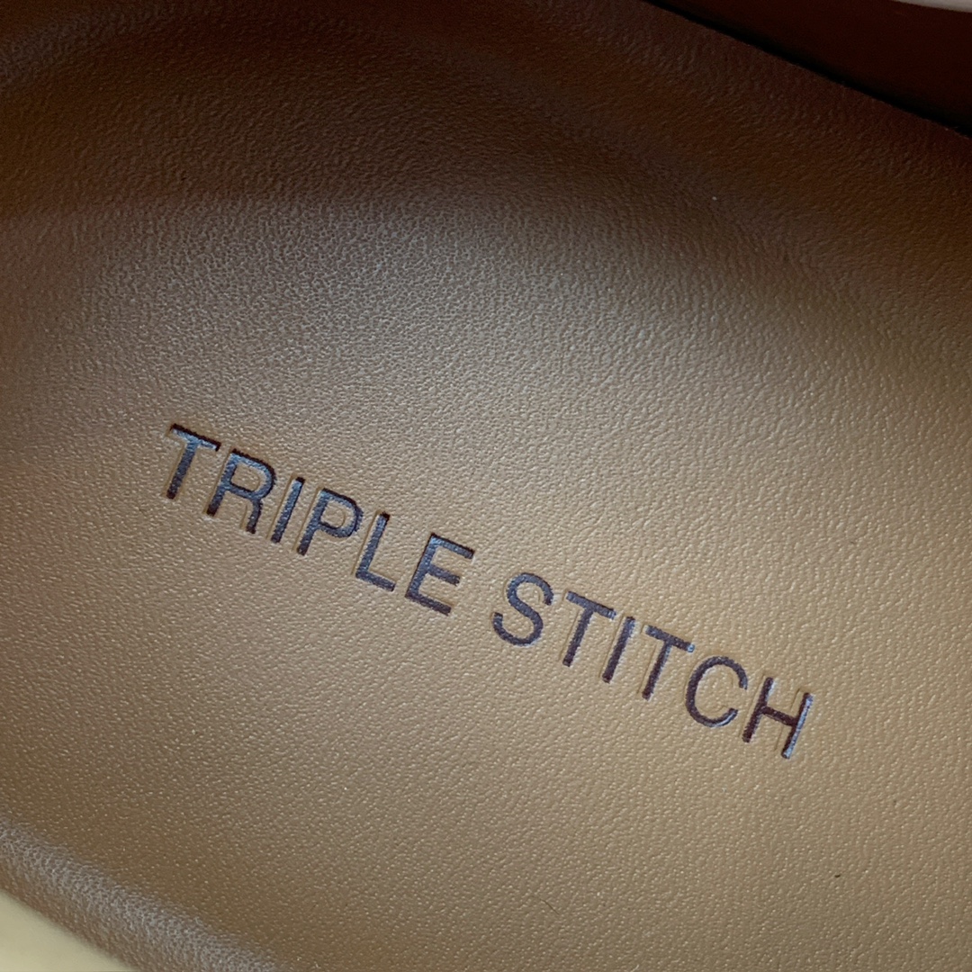 【Zegna】羊京麻绳底休闲鞋。饰有标志性三重交叉松紧细节，灵感源于三重手缝线迹造型，彰显了杰尼亚的悠久