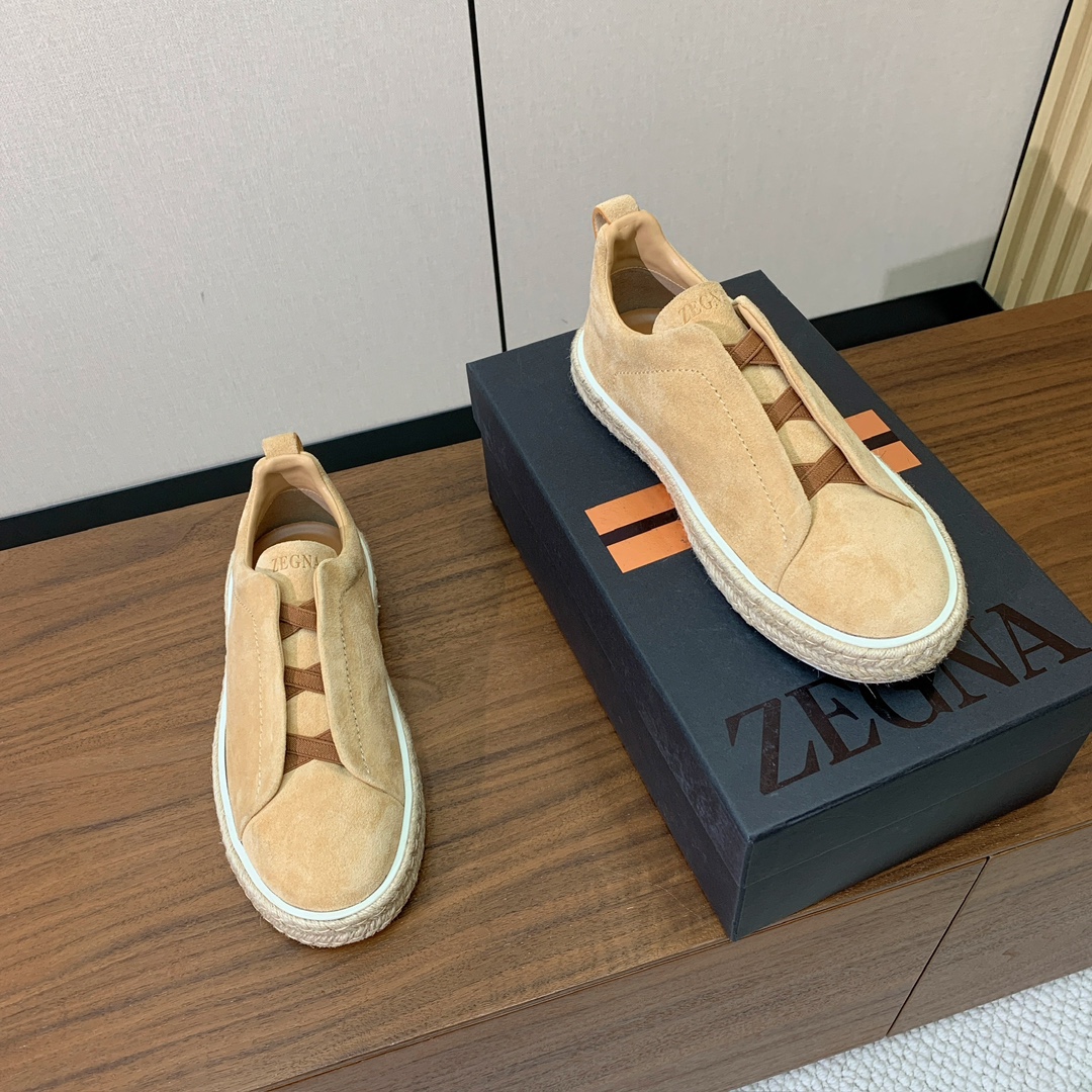 【Zegna】羊京麻绳底休闲鞋。饰有标志性三重交叉松紧细节，灵感源于三重手缝线迹造型，彰显了杰尼亚的悠久