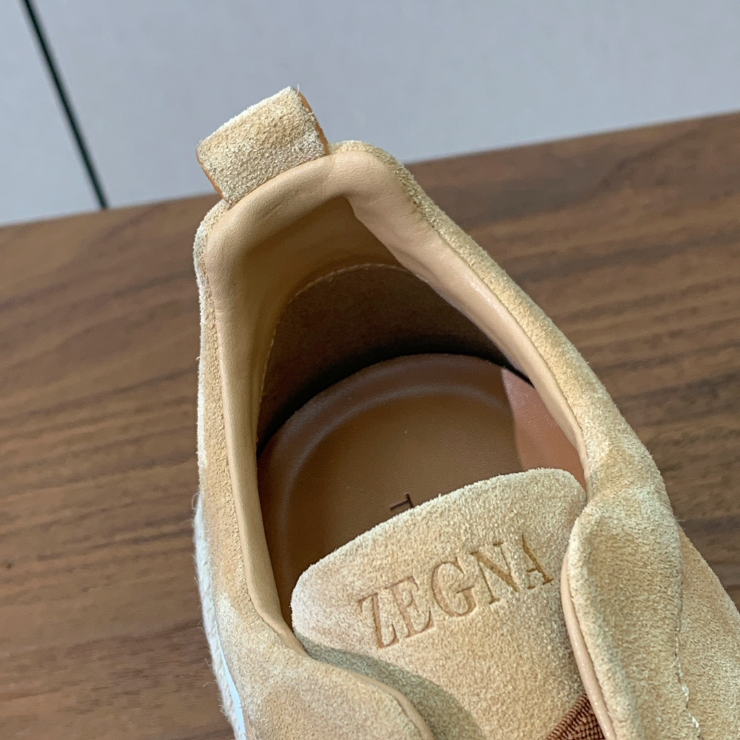 【Zegna】羊京麻绳底休闲鞋。饰有标志性三重交叉松紧细节，灵感源于三重手缝线迹造型，彰显了杰尼亚的悠久