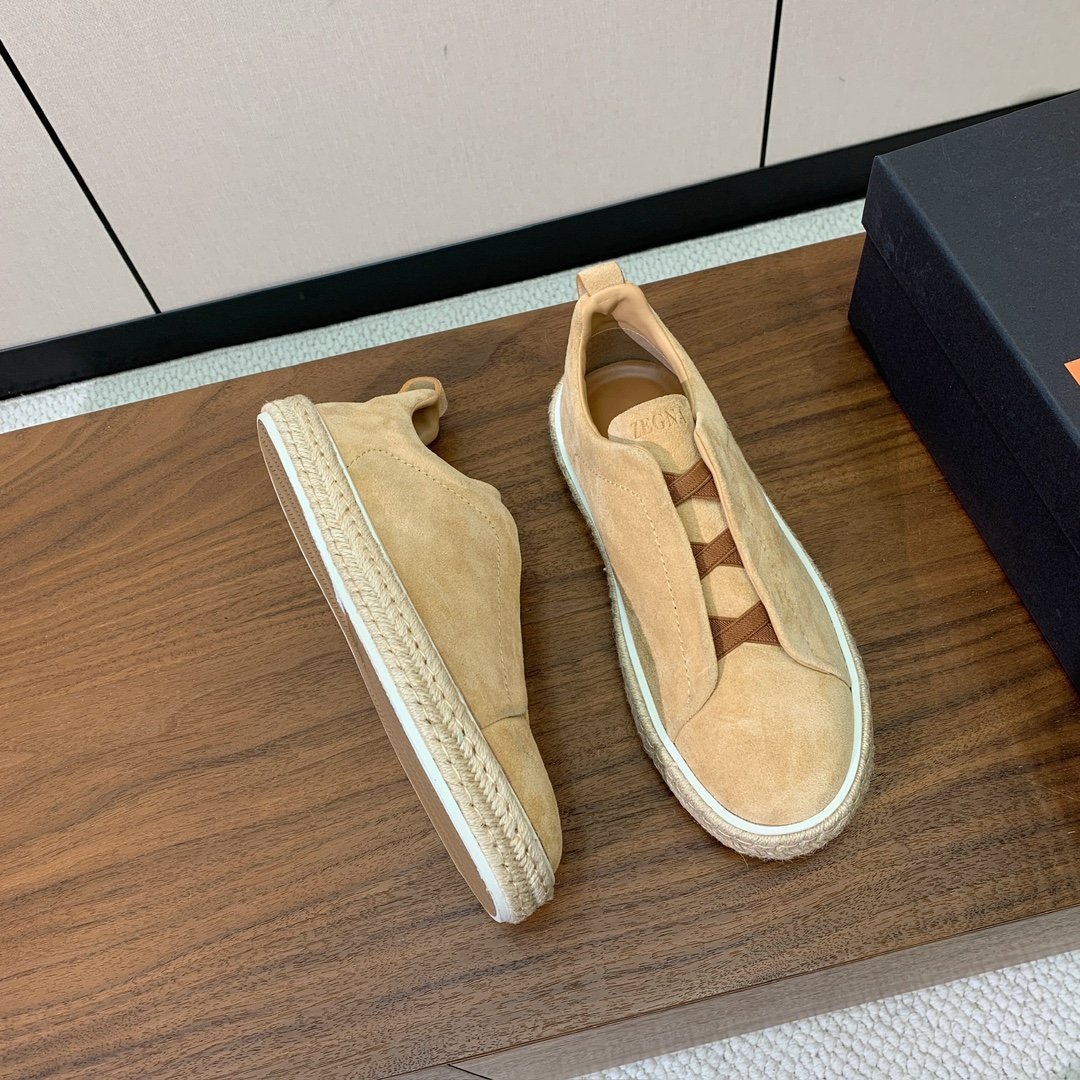 【Zegna】羊京麻绳底休闲鞋。饰有标志性三重交叉松紧细节，灵感源于三重手缝线迹造型，彰显了杰尼亚的悠久