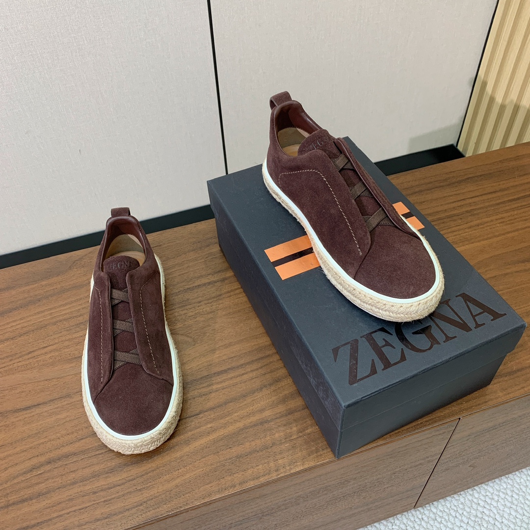 【Zegna】羊京麻绳底休闲鞋。饰有标志性三重交叉松紧细节，灵感源于三重手缝线迹造型，彰显了杰尼亚的悠久