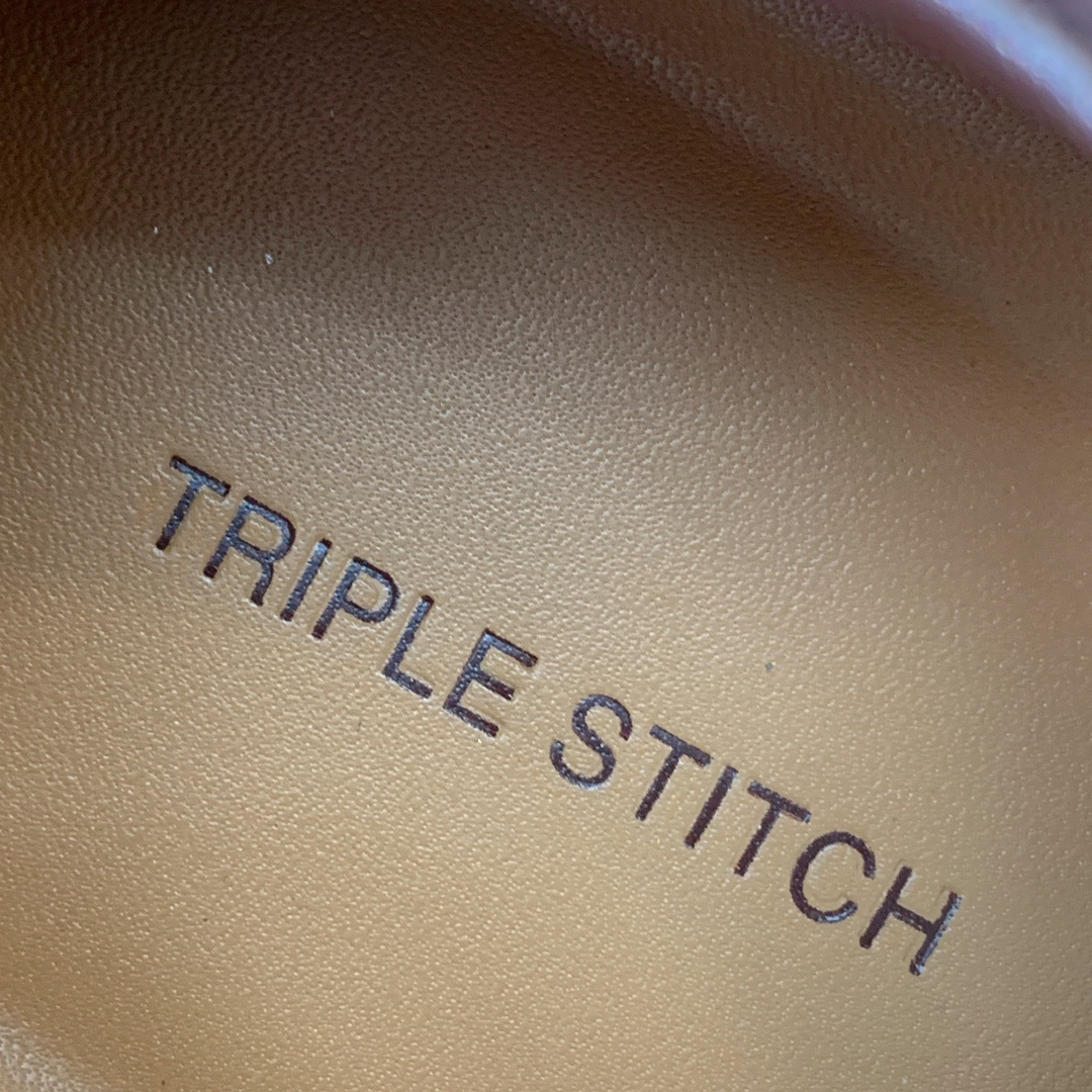 【Zegna】羊京麻绳底休闲鞋。饰有标志性三重交叉松紧细节，灵感源于三重手缝线迹造型，彰显了杰尼亚的悠久