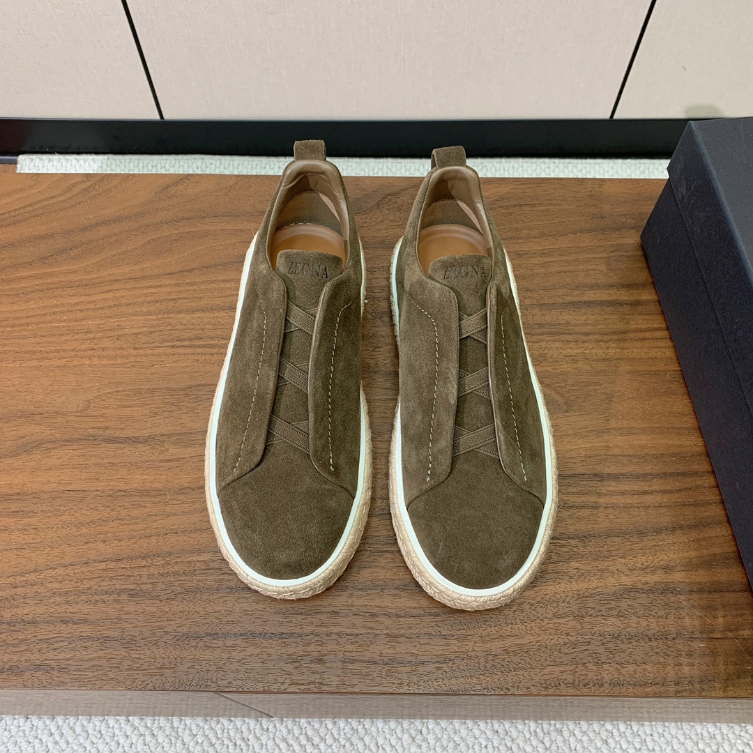 【Zegna】羊京麻绳底休闲鞋。饰有标志性三重交叉松紧细节，灵感源于三重手缝线迹造型，彰显了杰尼亚的悠久