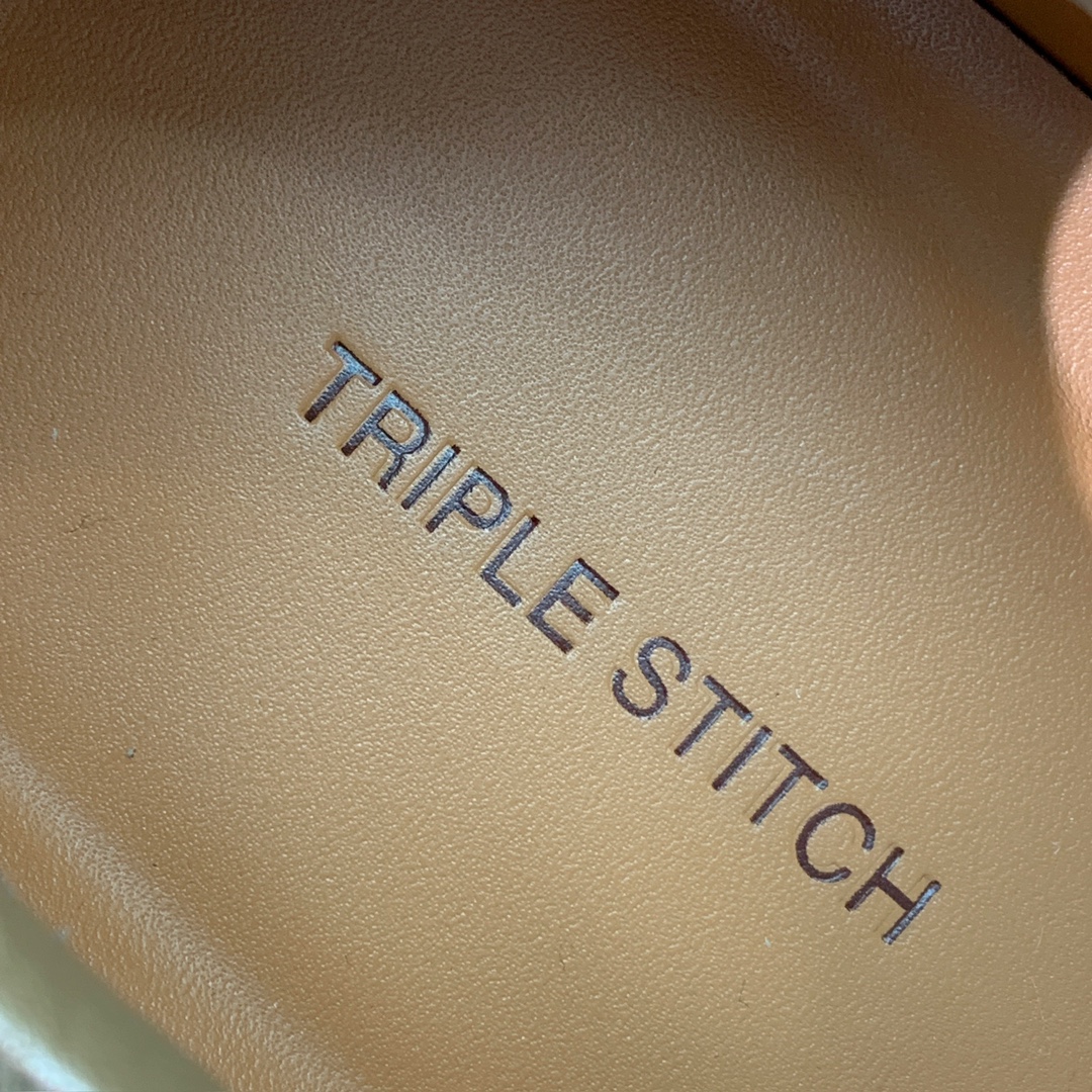 【Zegna】羊京麻绳底休闲鞋。饰有标志性三重交叉松紧细节，灵感源于三重手缝线迹造型，彰显了杰尼亚的悠久