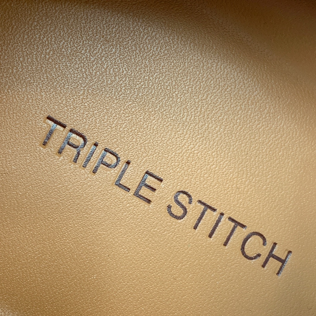 【Zegna】羊京麻绳底休闲鞋。饰有标志性三重交叉松紧细节，灵感源于三重手缝线迹造型，彰显了杰尼亚的悠久