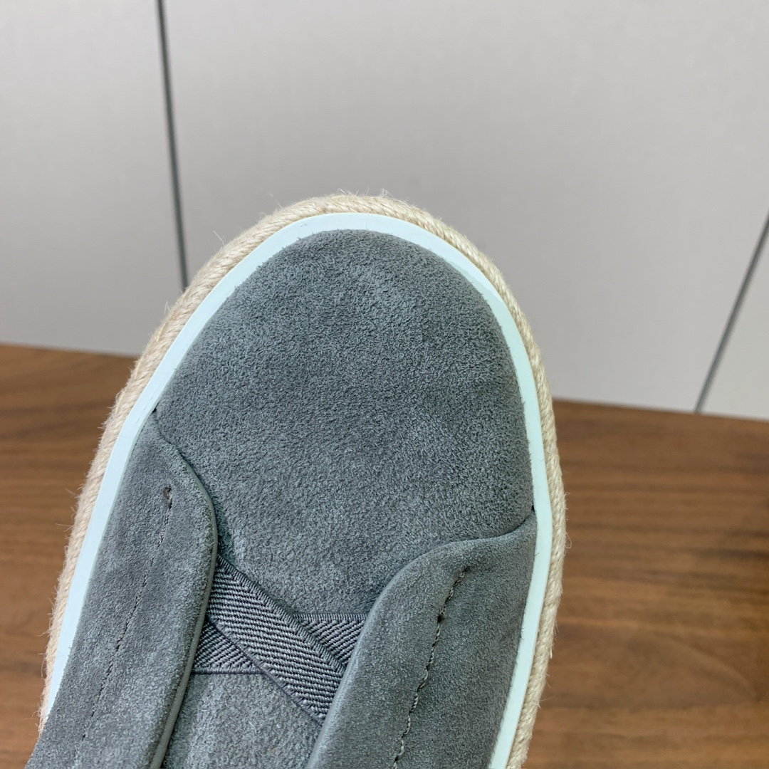 【Zegna】羊京麻绳底休闲鞋。饰有标志性三重交叉松紧细节，灵感源于三重手缝线迹造型，彰显了杰尼亚的悠久