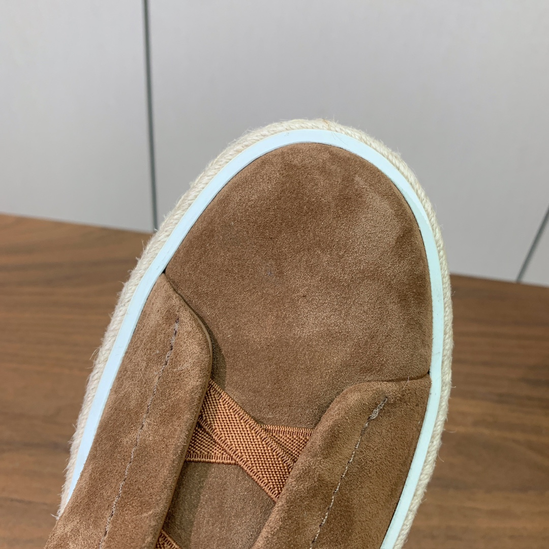 【Zegna】羊京麻绳底休闲鞋。饰有标志性三重交叉松紧细节，灵感源于三重手缝线迹造型，彰显了杰尼亚的悠久