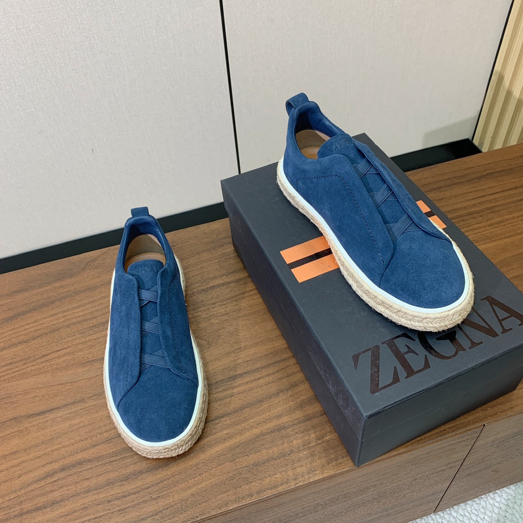 【Zegna】羊京麻绳底休闲鞋。饰有标志性三重交叉松紧细节，灵感源于三重手缝线迹造型，彰显了杰尼亚的悠久