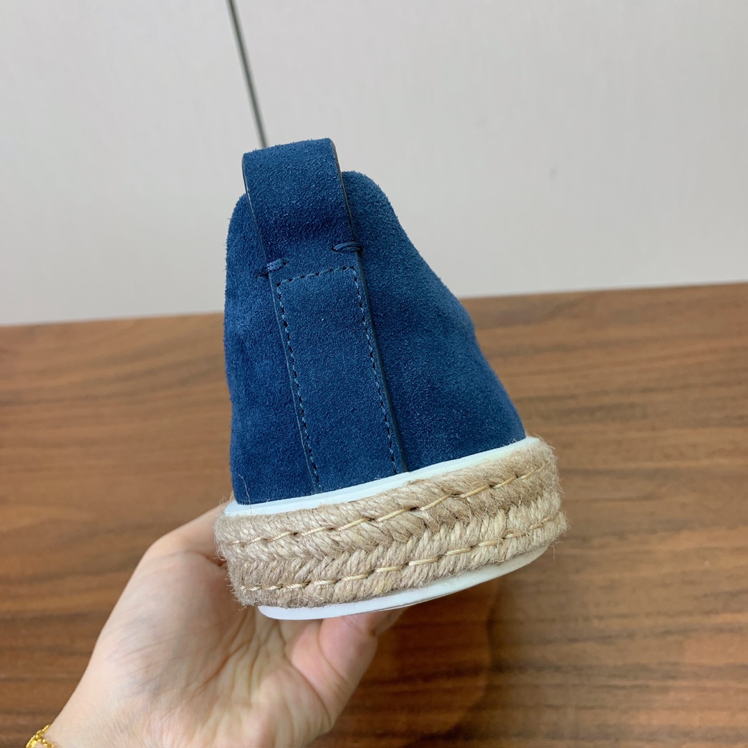 【Zegna】羊京麻绳底休闲鞋。饰有标志性三重交叉松紧细节，灵感源于三重手缝线迹造型，彰显了杰尼亚的悠久