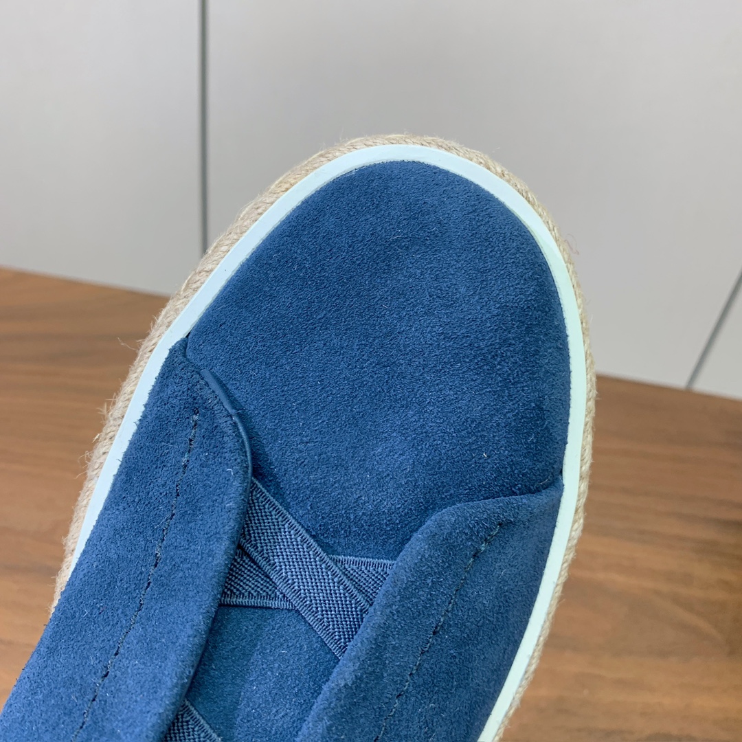 【Zegna】羊京麻绳底休闲鞋。饰有标志性三重交叉松紧细节，灵感源于三重手缝线迹造型，彰显了杰尼亚的悠久