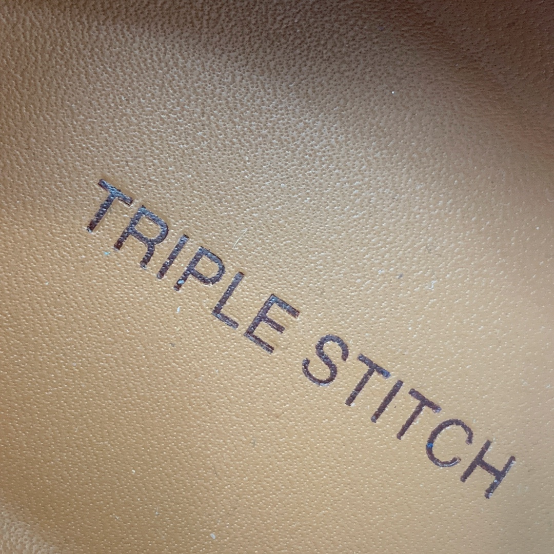 【Zegna】羊京麻绳底休闲鞋。饰有标志性三重交叉松紧细节，灵感源于三重手缝线迹造型，彰显了杰尼亚的悠久